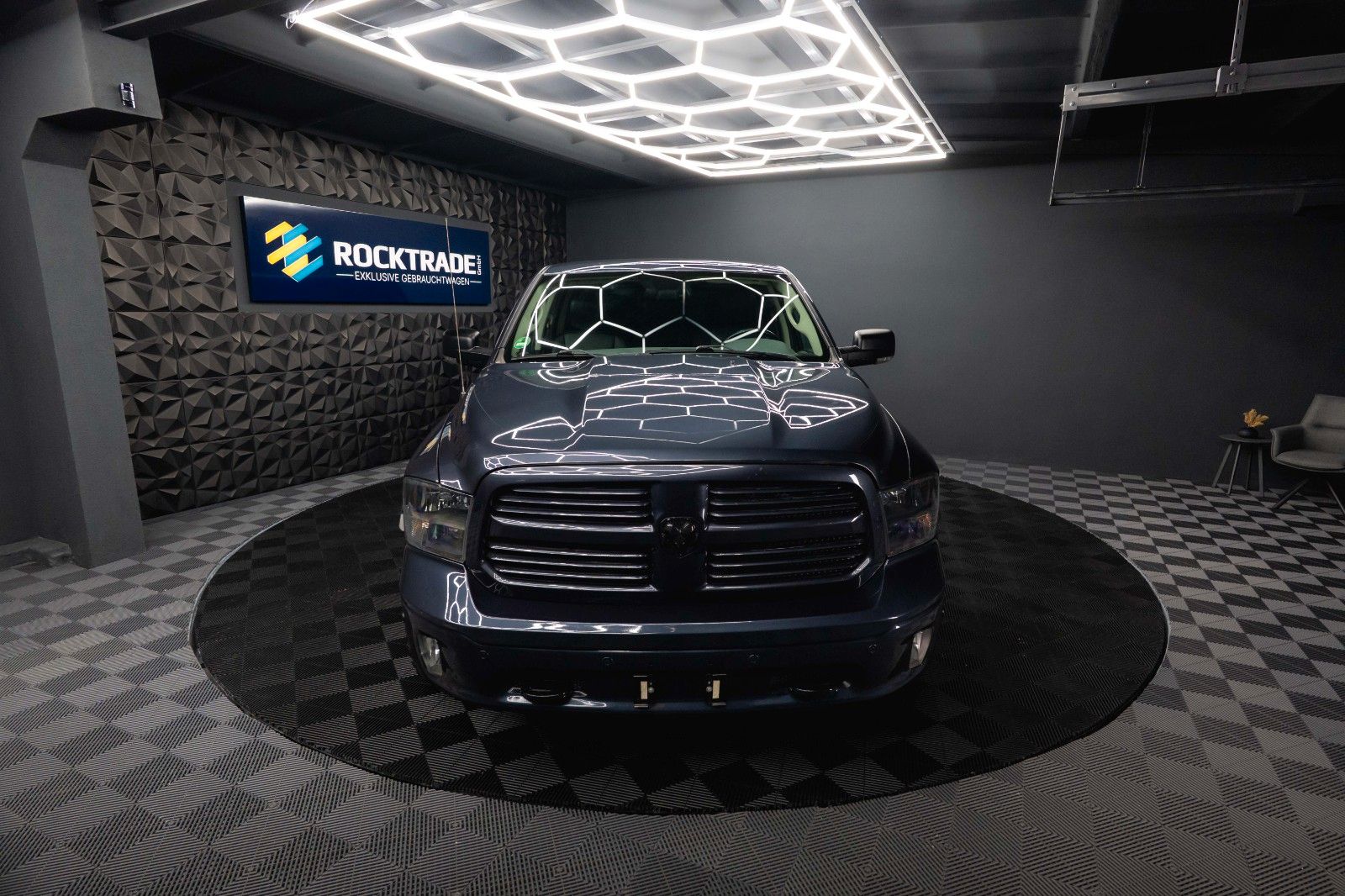 Fahrzeugabbildung Dodge RAM 5.7 V8 HEMI 4x4 Offroad Night  LONGBED*LPG*