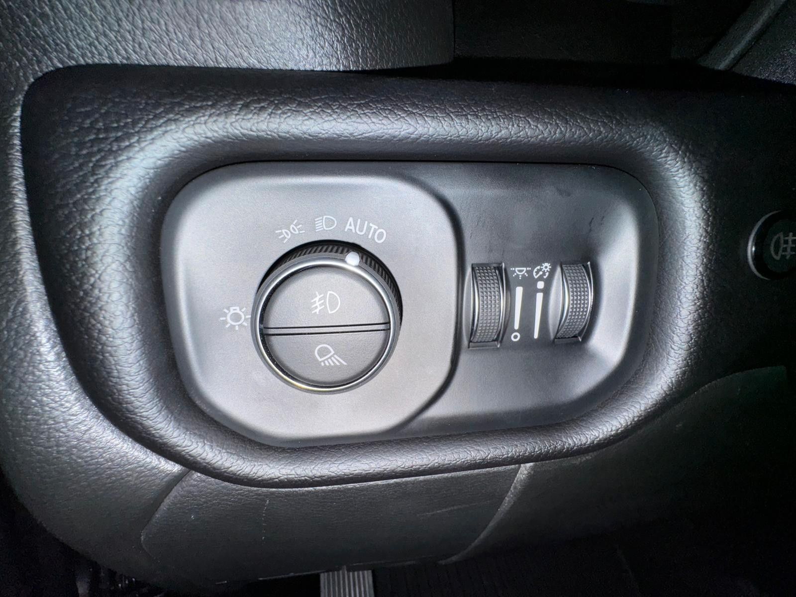 Fahrzeugabbildung Dodge RAM 3500 LARAMIE AEV OFF ROAD 6.4L-V8 37"-LONG