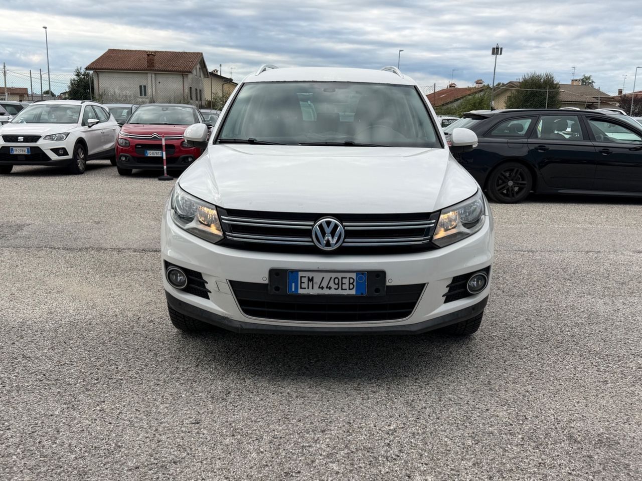 Volkswagen Tiguan - 1