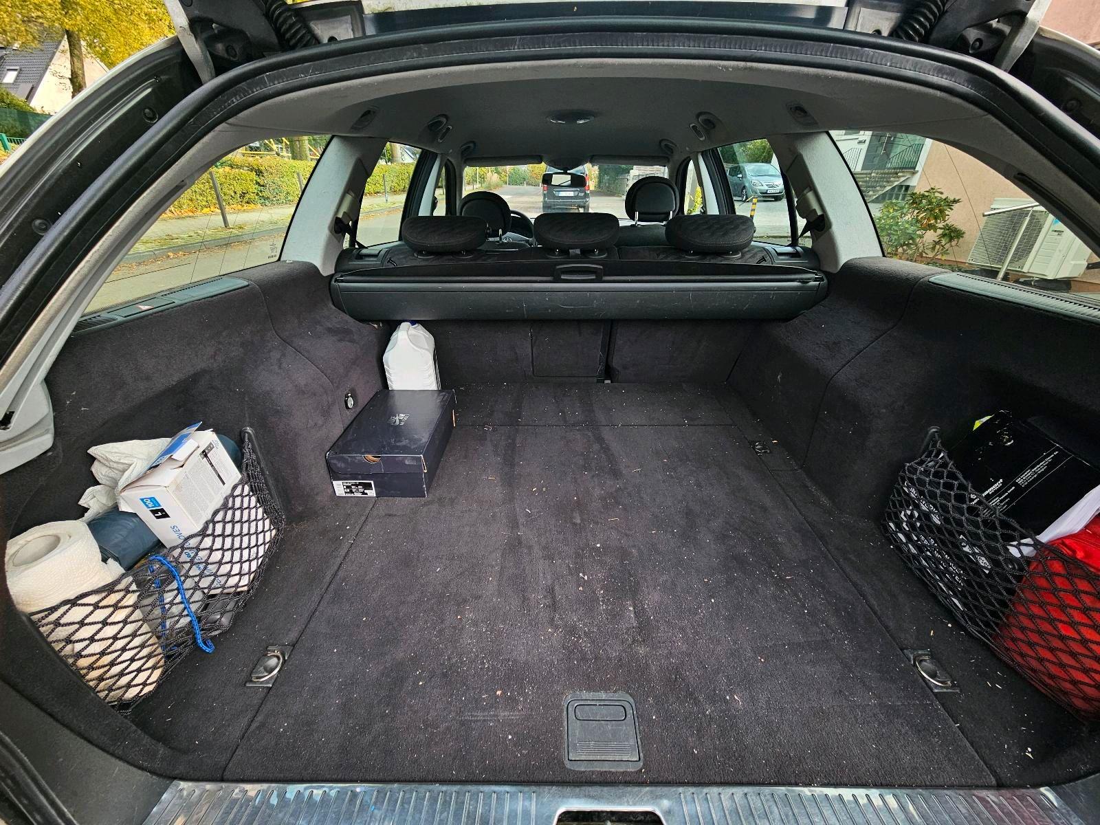 Mercedes-Benz E220 2005 — photo 10
