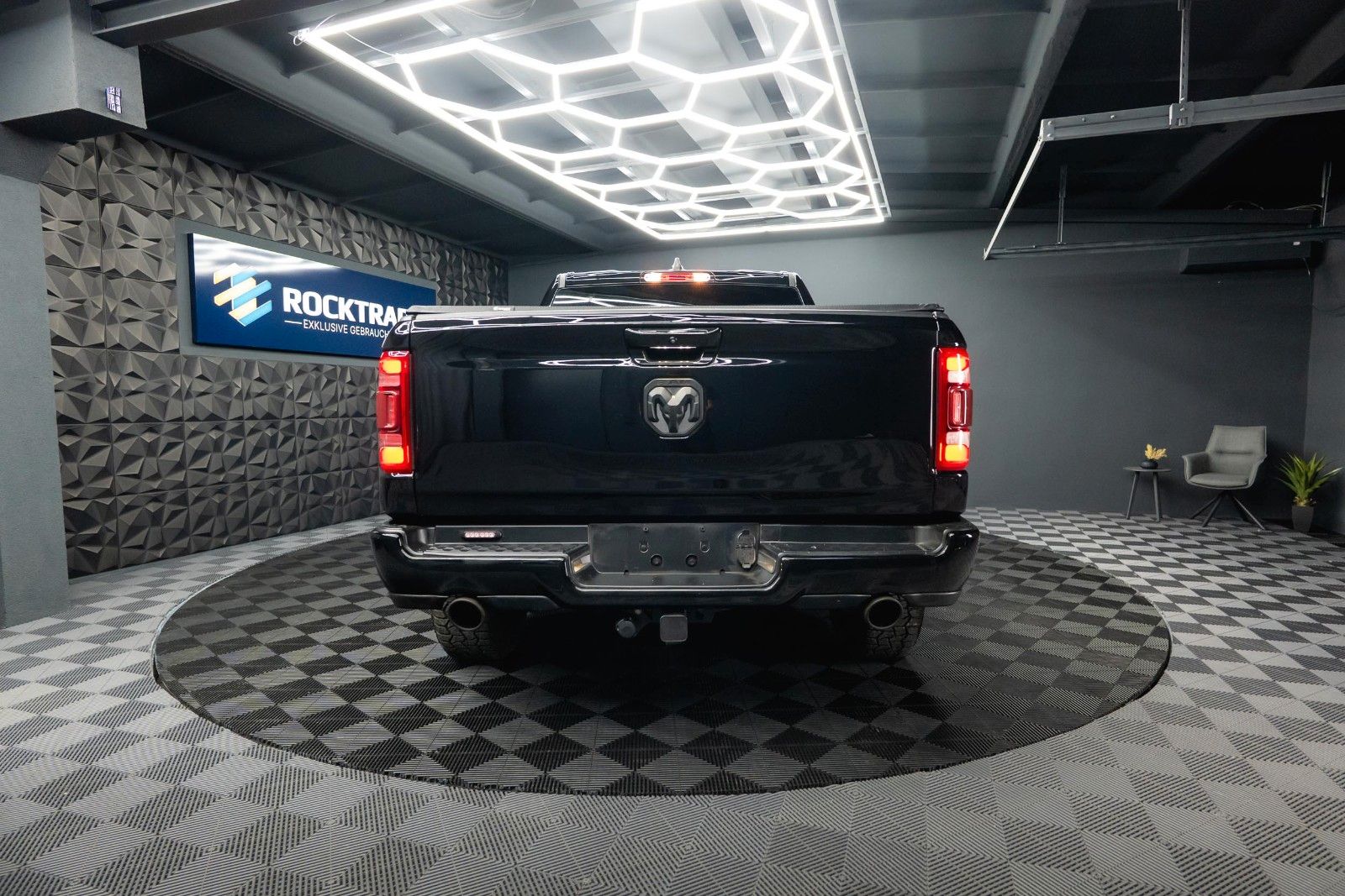 Fahrzeugabbildung Dodge RAM 5.7 V8 HEMI 4x4 LARAMIE Offroad Night LED