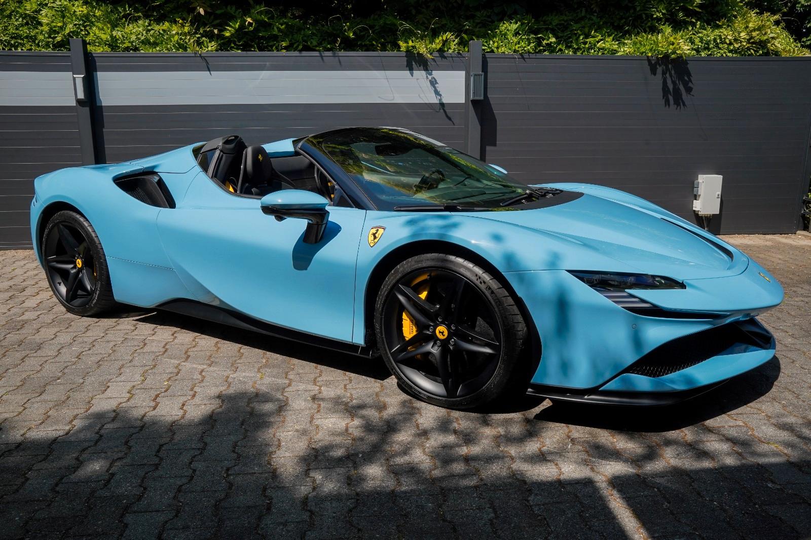 Ferrari SF90 Spider/LIFT/Azzuro La Plata