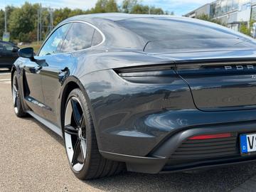 صورة 6 لـ 2020 Porsche TAYCAN