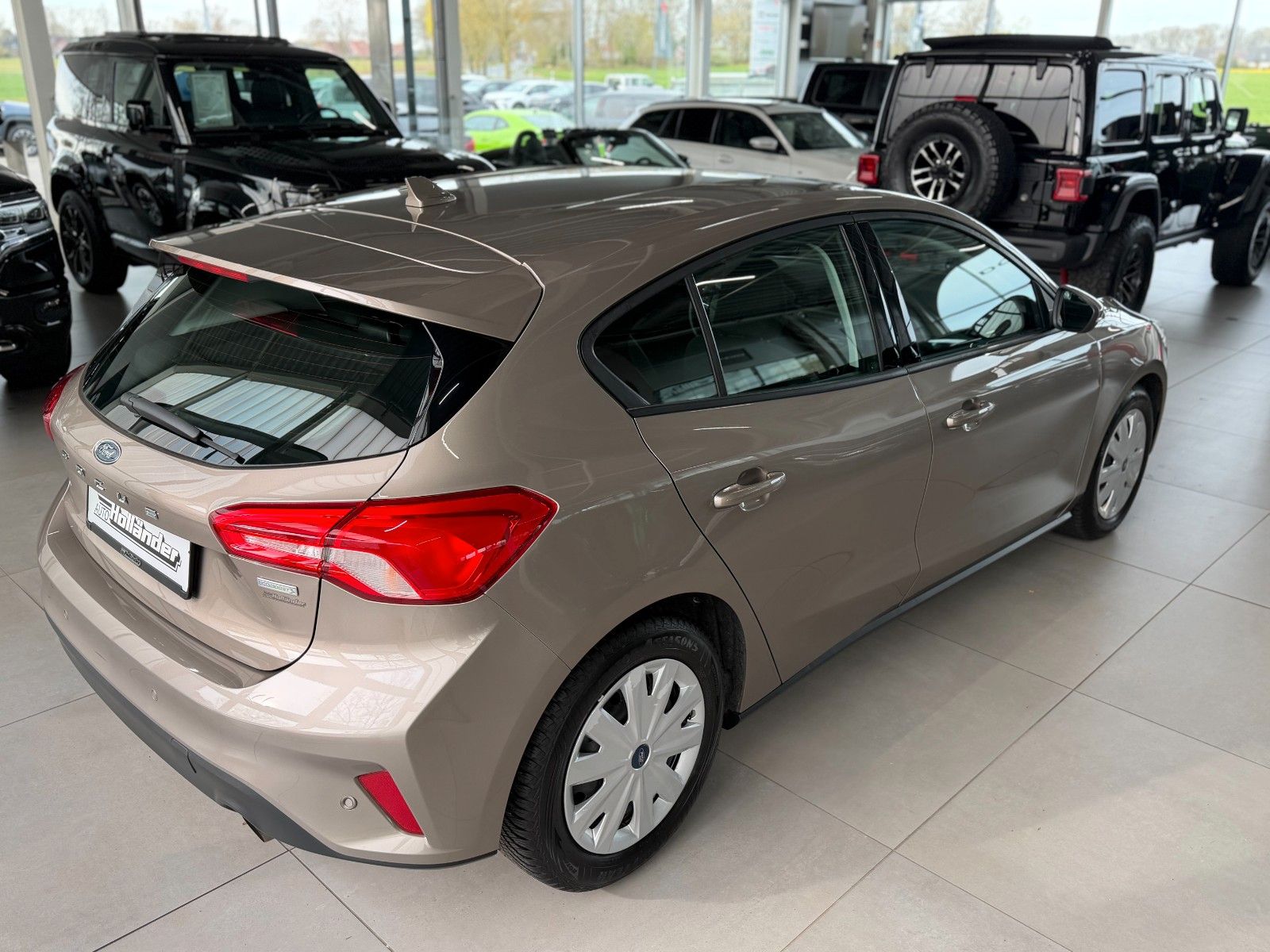Fahrzeugabbildung Ford Focus Limousine 1.0 Trend  "Winter-Paket  Klima"