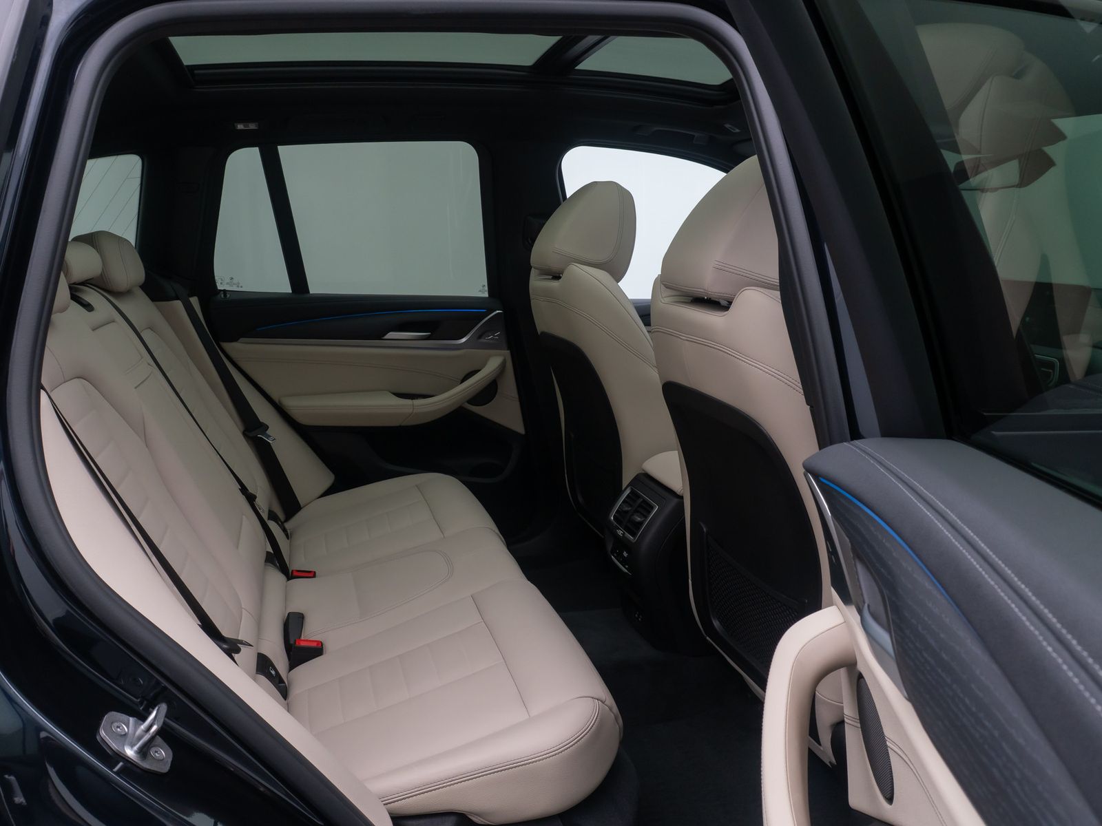 Fahrzeugabbildung BMW iX3 IMPRESSIVE 360&deg; H/K Panorama DAB HUD 20Zoll