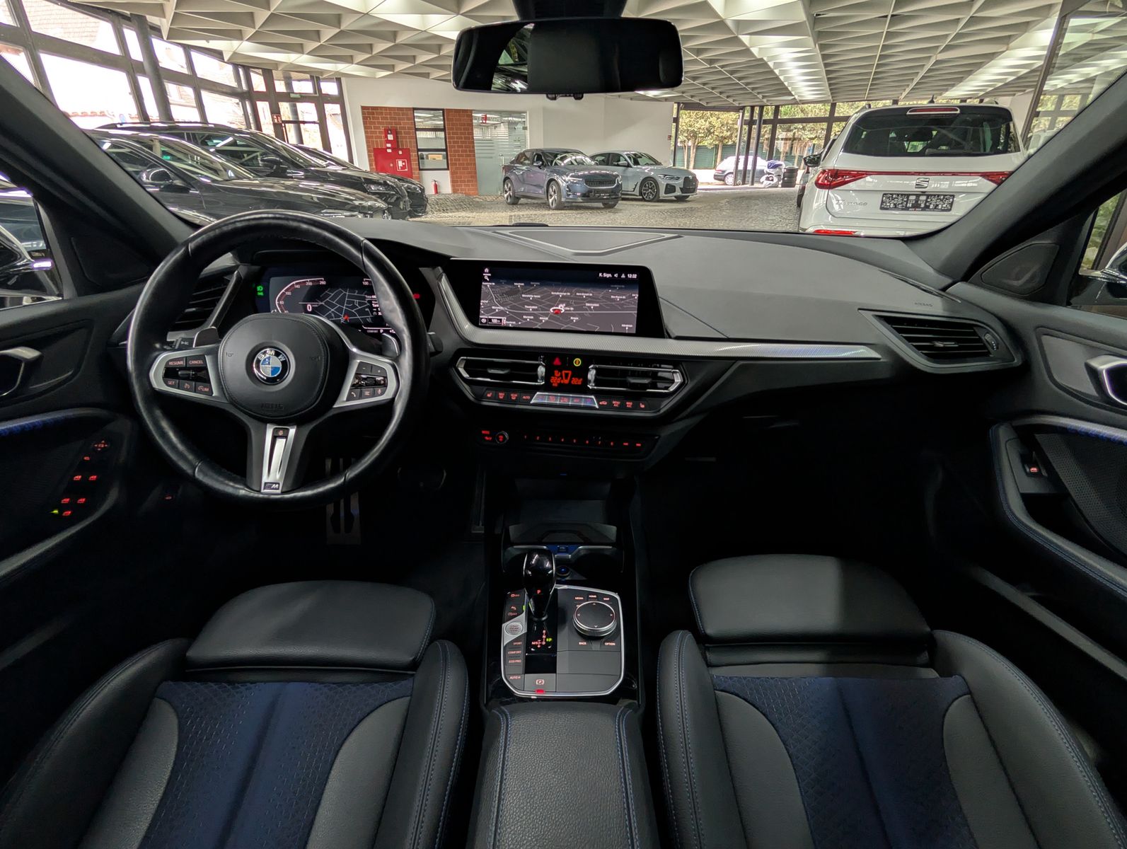 Fahrzeugabbildung BMW 120 i M Sport Shadow-Line AHK VIRT APP AMBI LED