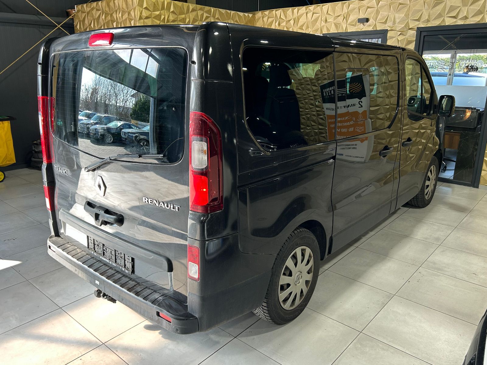 Fahrzeugabbildung Renault Trafic Combi L1H1 2,7t  Expression/9-SITZ/NAVI/