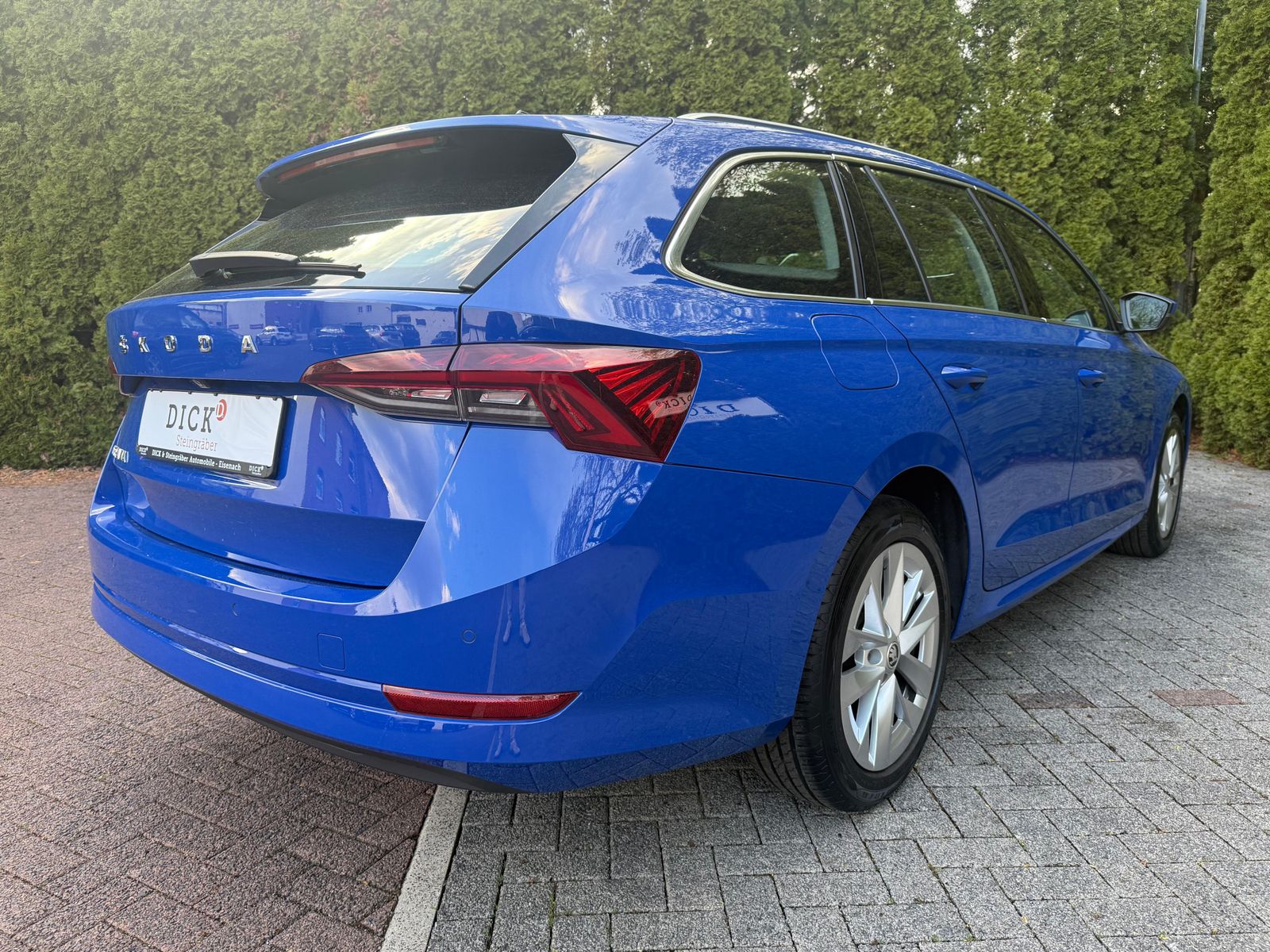 Fahrzeugabbildung SKODA Octavia 2.0 TDI DSG Style LED+KAM+SHZ+AMBI+CARPL