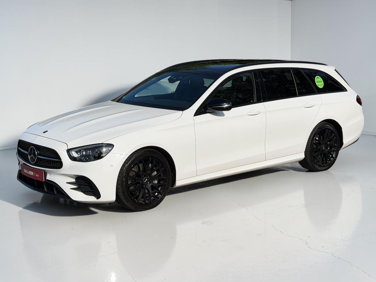 MERCEDES-BENZ E 220 T 4Matic*AMG Line*BURMESTER*PANO*ALCANTAR*