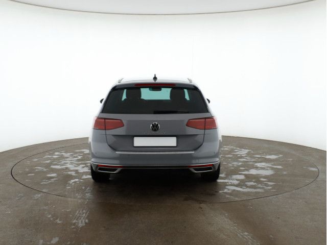 Volkswagen Passat Variant - Bild 8