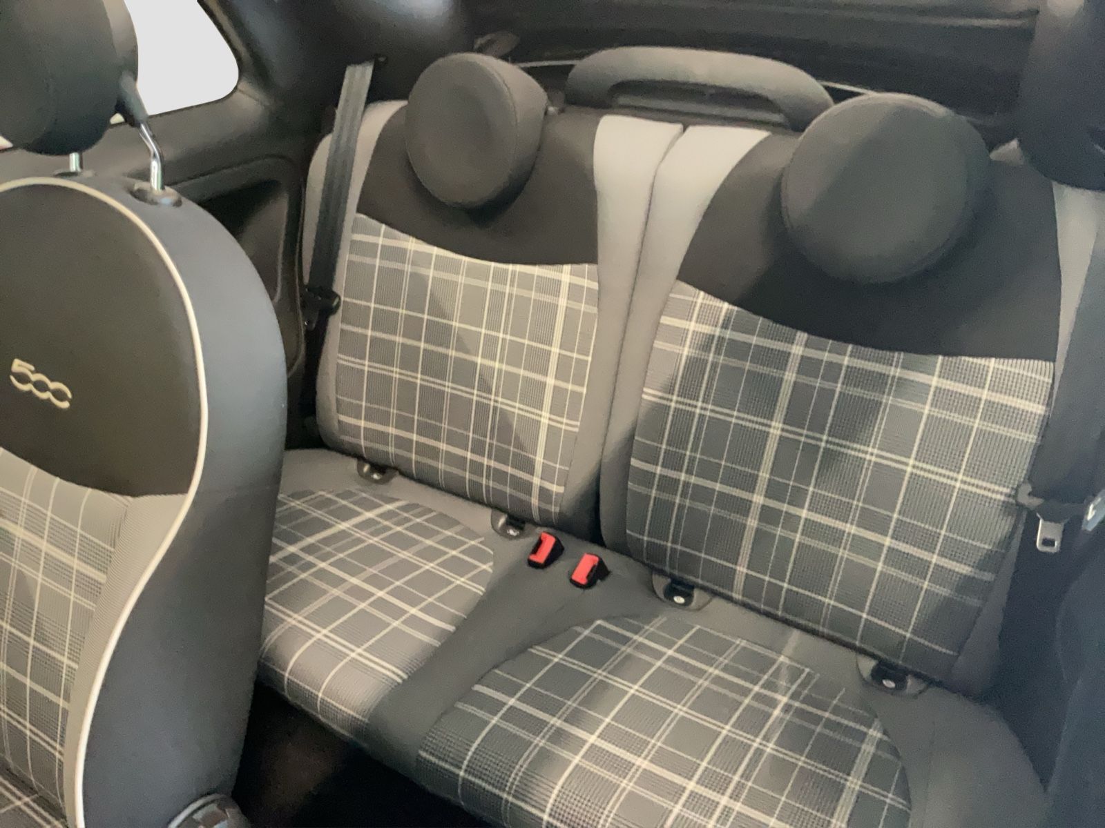 Fahrzeugabbildung Fiat 500C 1.0 Lounge + 8-fach bereift
