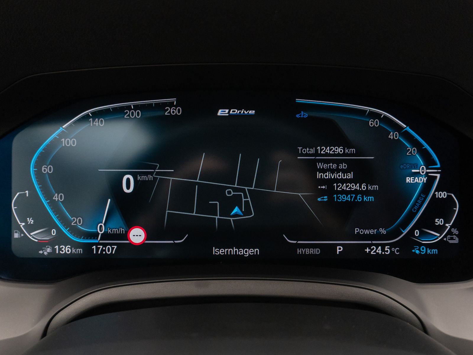 Fahrzeugabbildung BMW 330e Sport Line Laser HUD DAB PDC Komfort Alarm