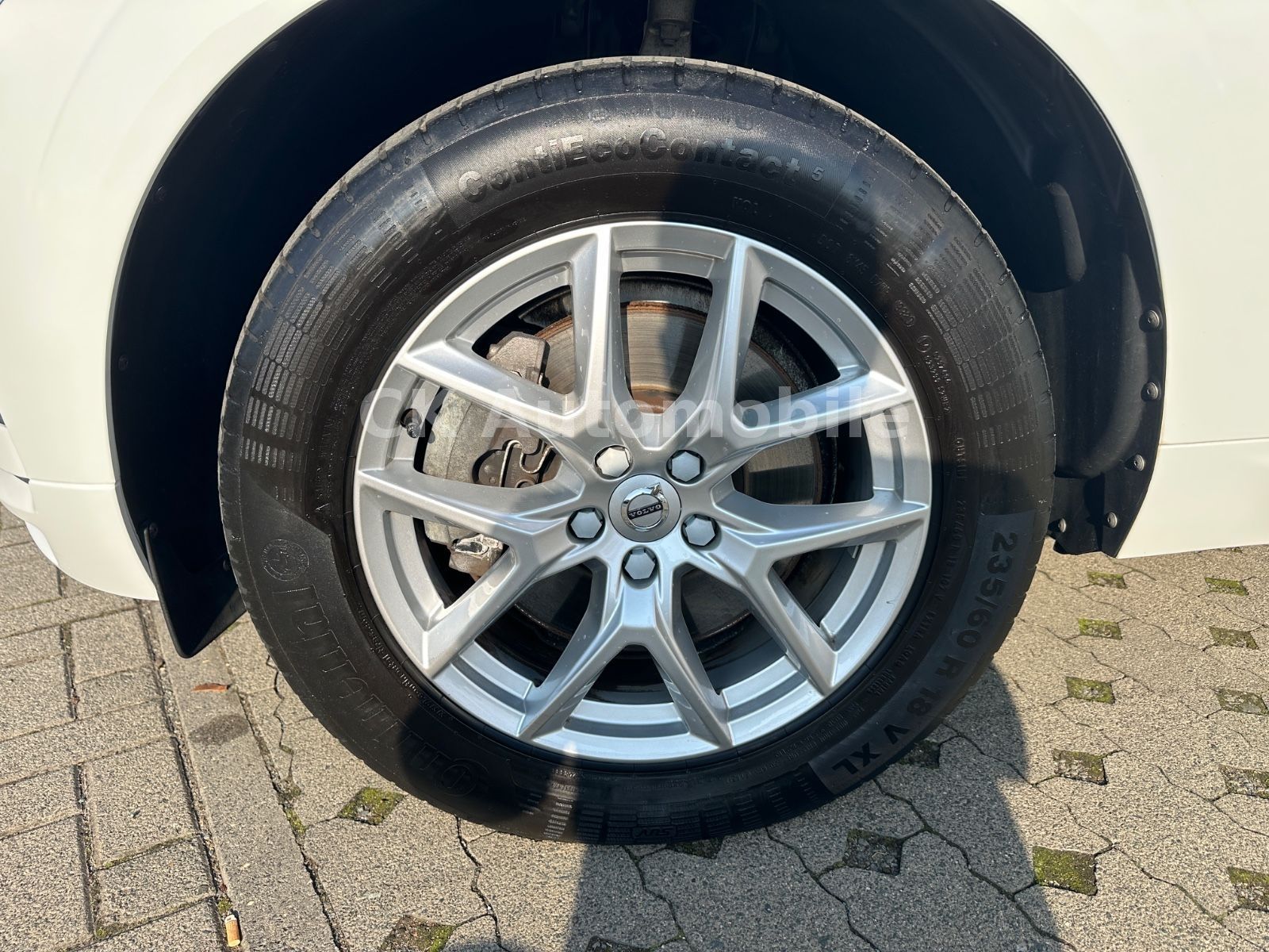 Fahrzeugabbildung Volvo XC60 B4 Momentum Pro AWD/Navi/Leder/Pano/LED/Kam