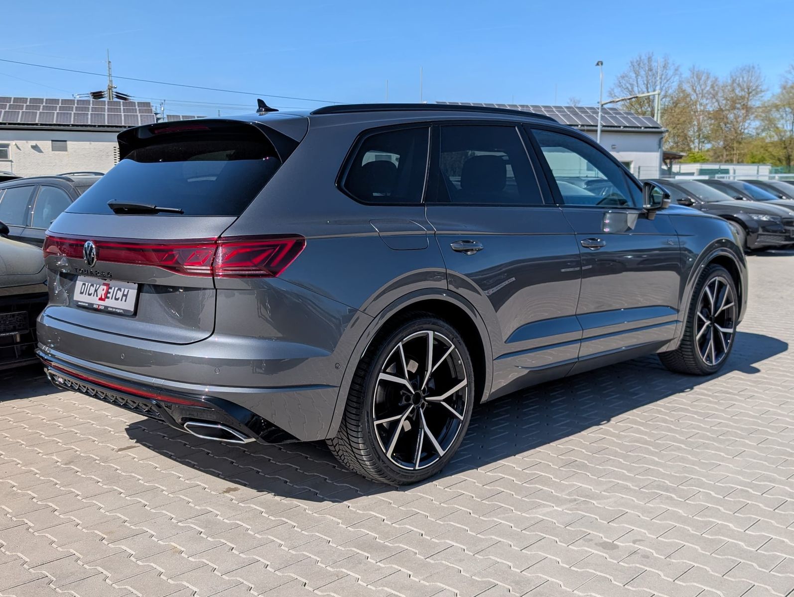 Fahrzeugabbildung Volkswagen Touareg 3.0TDI 4M R-Line VOLL Black 22" UPE 114T