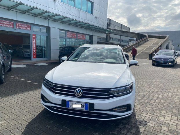 VW VOLKSWAGEN Passat Variant 1.6 TDI SCR DSG Busine