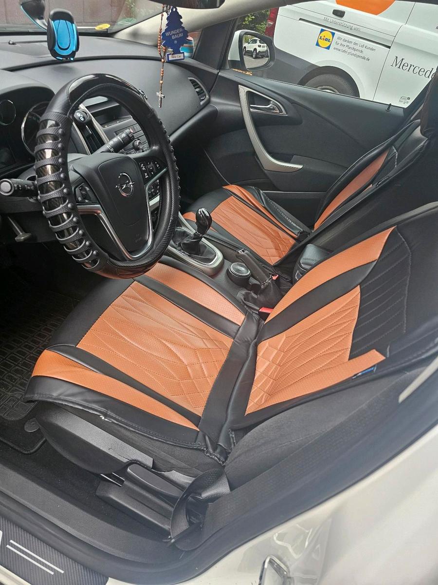 Opel Astra 2011 — photo 9