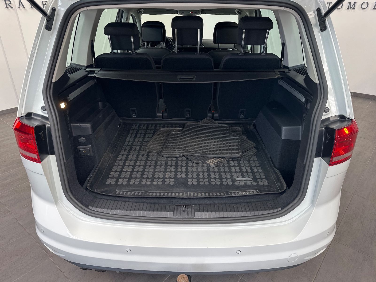 Fahrzeugabbildung Volkswagen Touran 2.0 TDI DSG Highline NAV+LED+ACC+AHK+SHZ