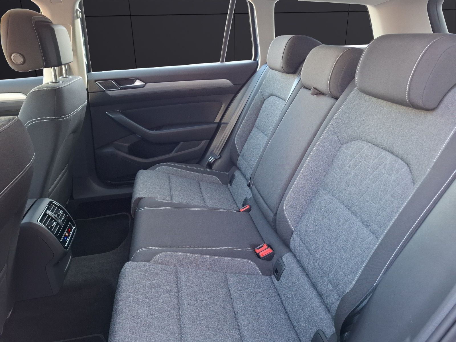 Fahrzeugabbildung Volkswagen Passat Variant TSI Business DSG Matrix Navi ACC