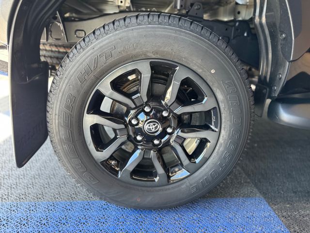 Toyota Hilux Double Cab Invincible 4×4 *SOFORT*