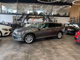 Volkswagen Passat Variant Highline BMT/Start-Stopp *AHK*SHZ - mit Diesel-Antrieb: Grau, Vollleder, Kombi