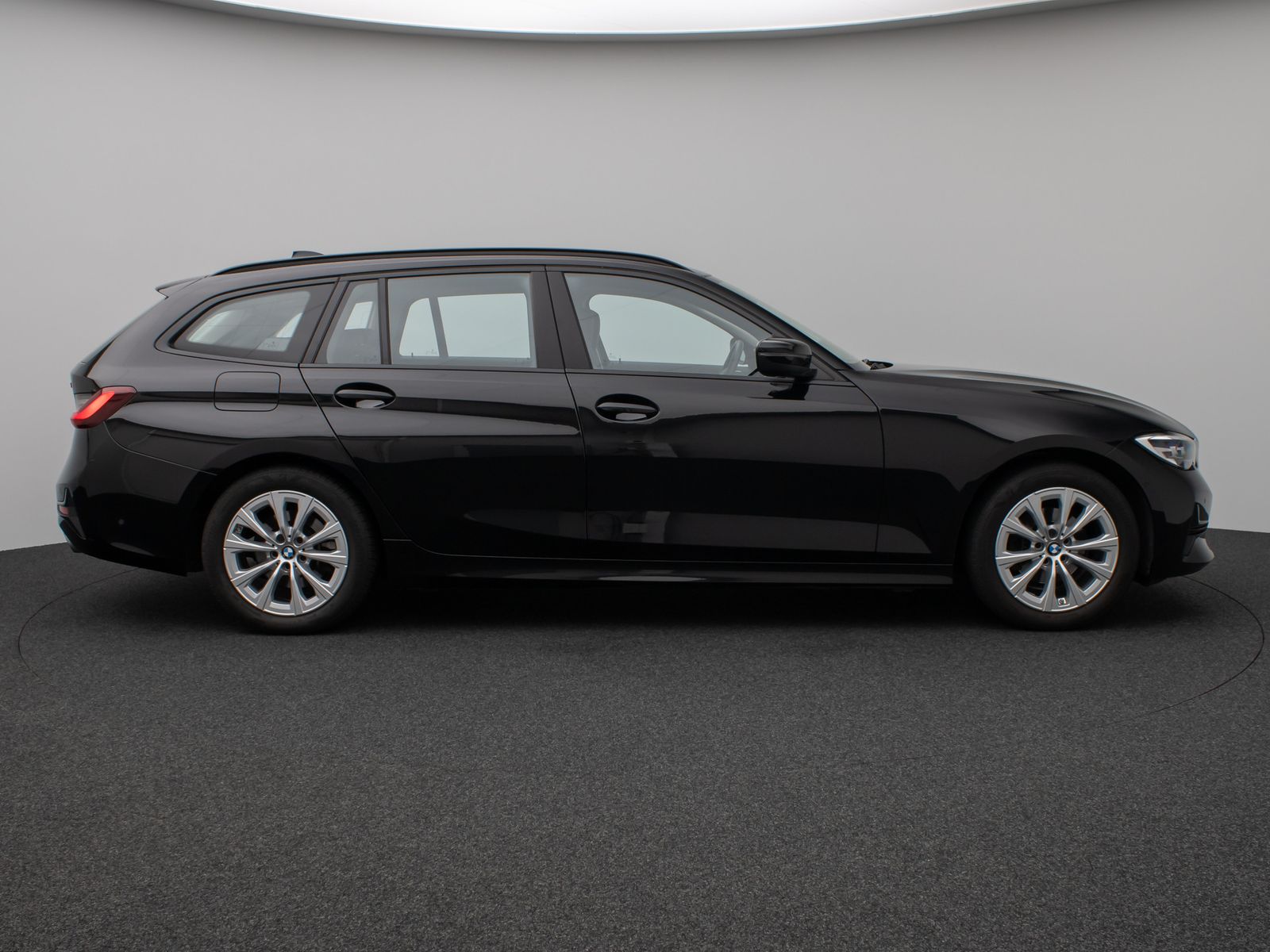 Fahrzeugabbildung BMW 318i Kamera DAB HiFi CockPitPro Alarm LED Sport