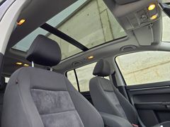 VW Touran Highline 2.0TDI 140PS 7Sitze Pano