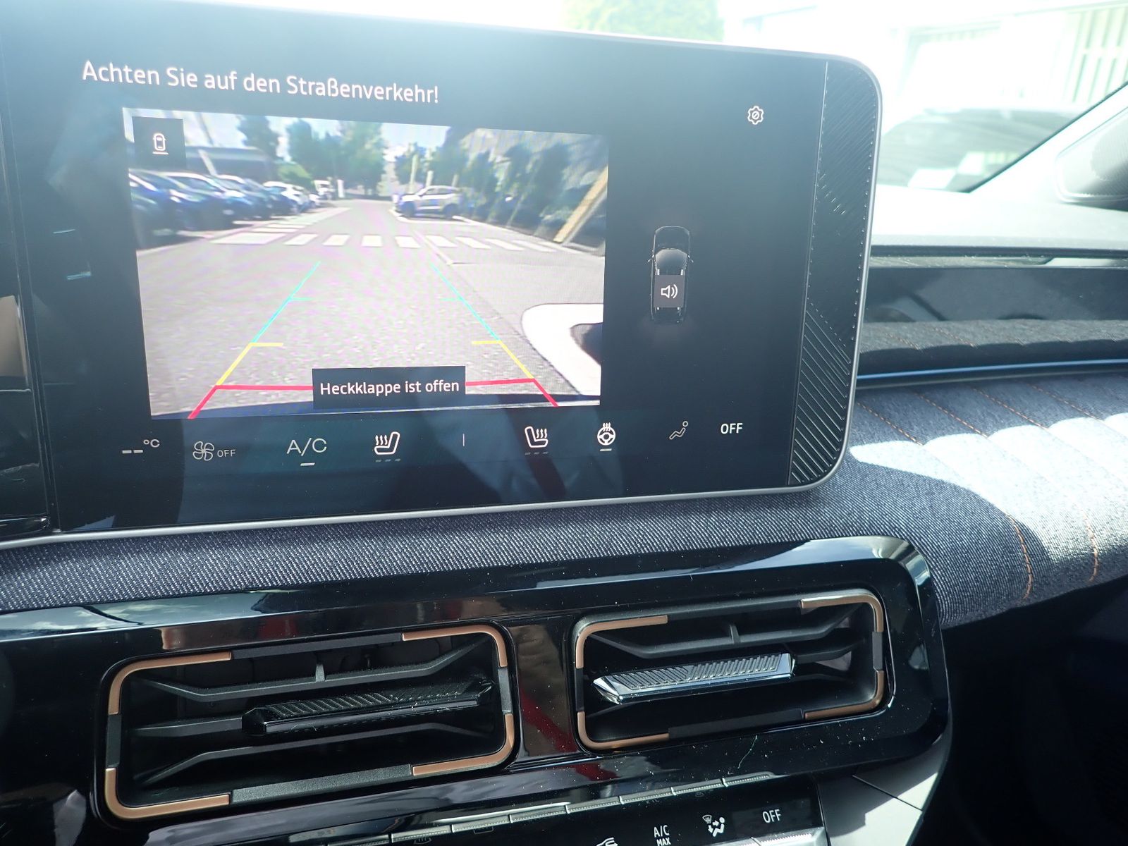 Fahrzeugabbildung Renault R 4 E-Tech elektrisch Techno "plein sud" 150 Com