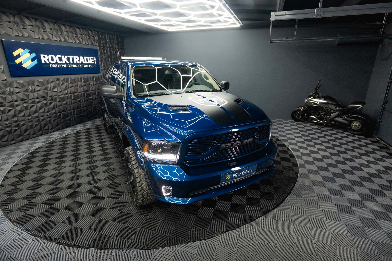 Fahrzeugabbildung Dodge RAM 5.7 V8 HEMI 4x4 OFFROAD Night-Paket *LED*AHK