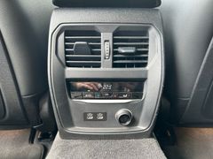 Fahrzeugabbildung BMW 320d SportLine Autom. LED AHK Navi HUD Pano 17"