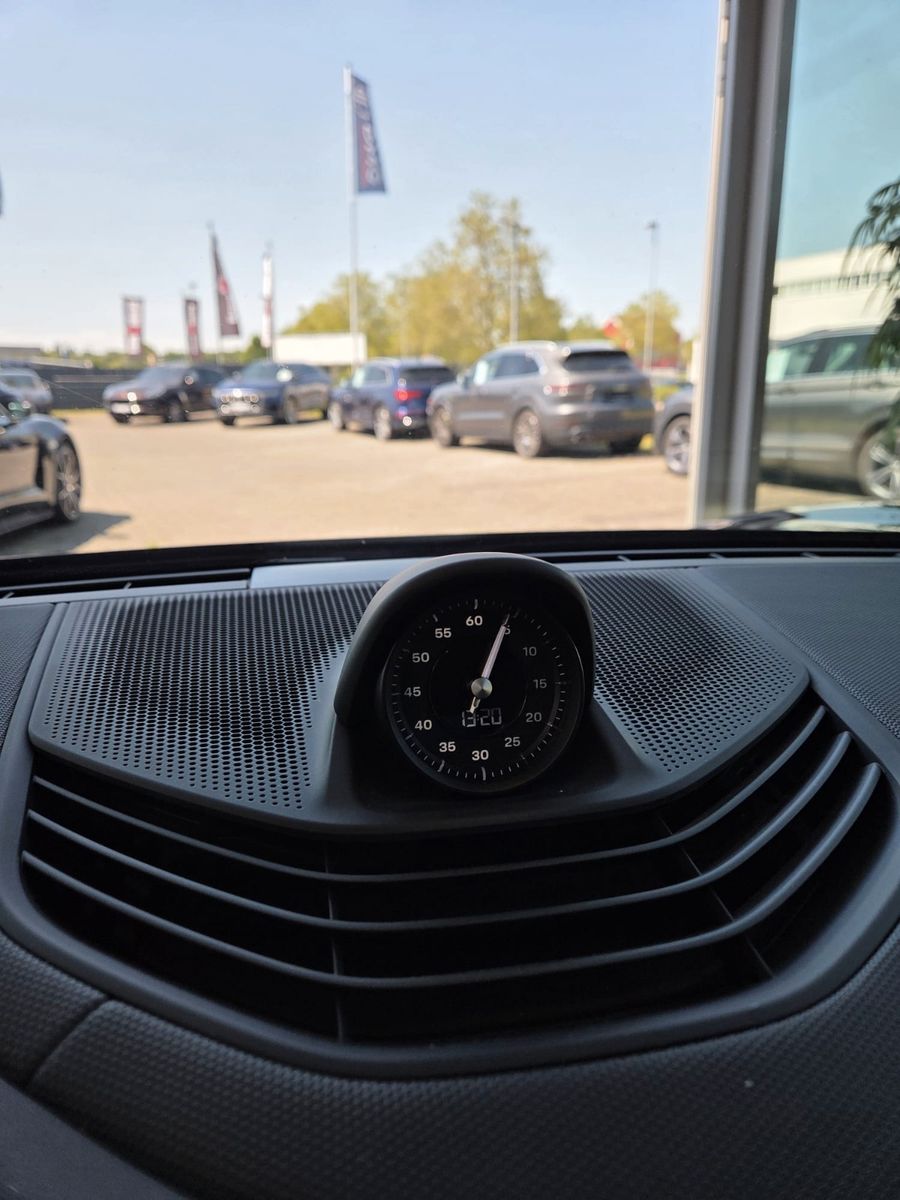 Fahrzeugabbildung Porsche Taycan/Sportsitze/Sportchrono/Innodrive