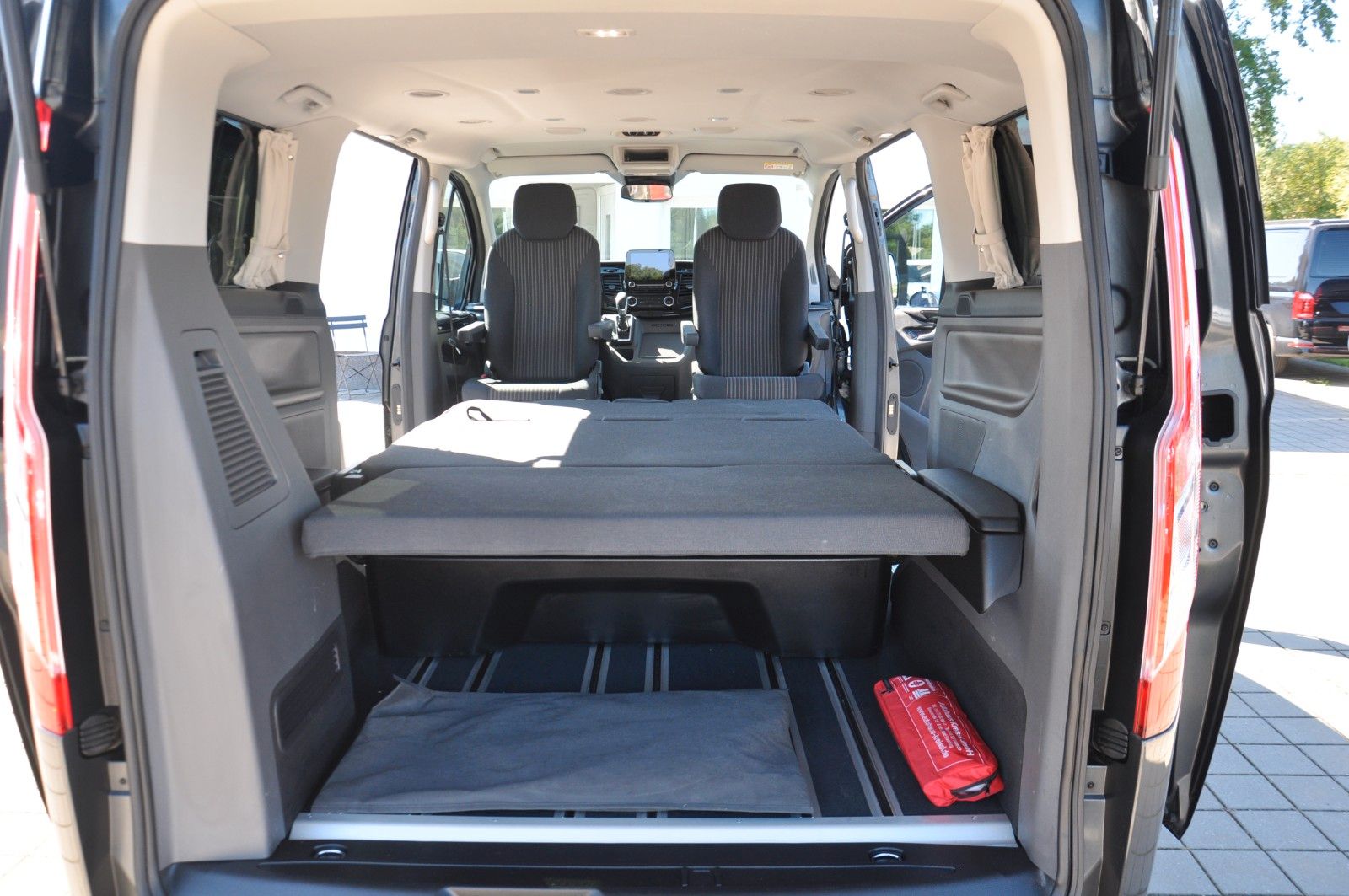 Ford Tourneo Custom L1 EUROLINE Aut BETT-TISCH-STANDH foto 10