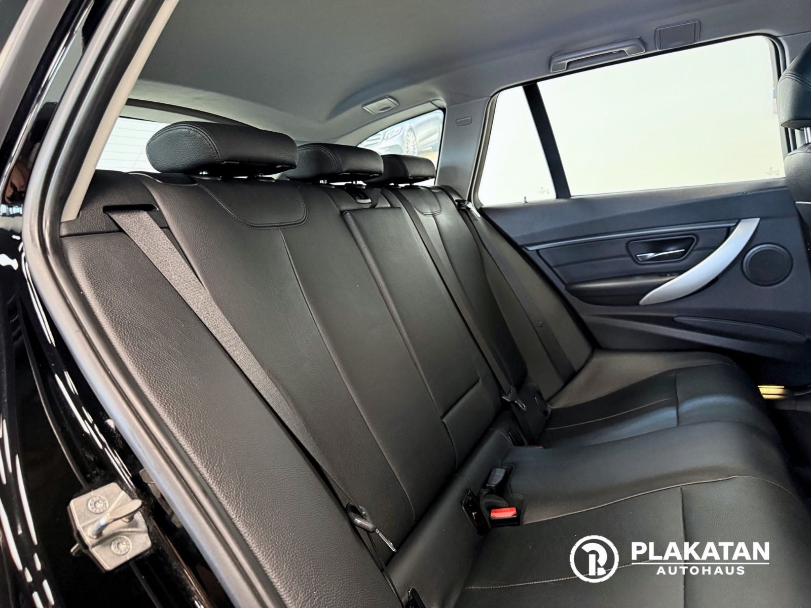 Fahrzeugabbildung BMW 318d Touring Leder Navi Bi-Xenon