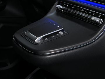 Mercedes V 220 - 12