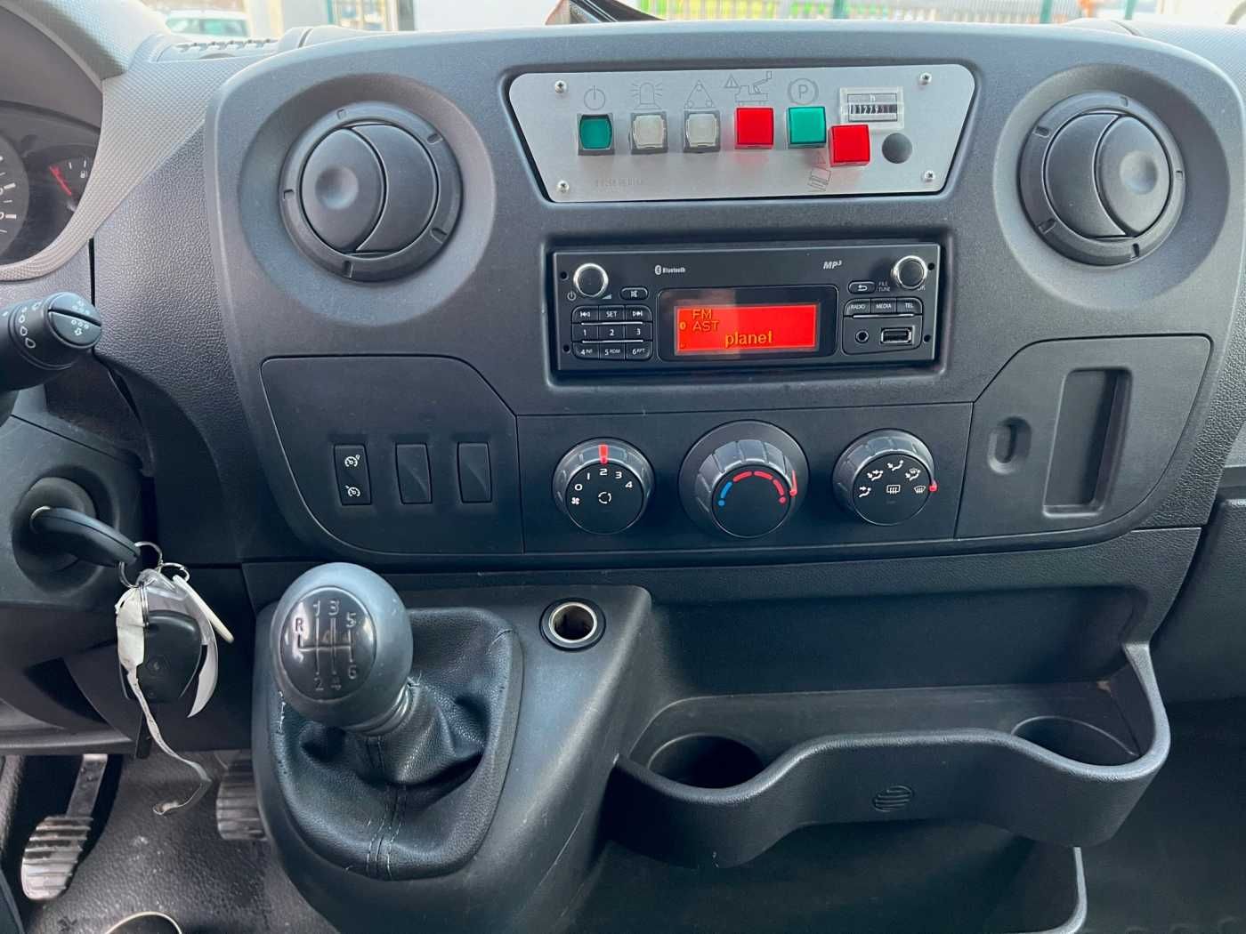 Fahrzeugabbildung Renault Master 2.3 dCi / France Elevateur 121FT, 12m