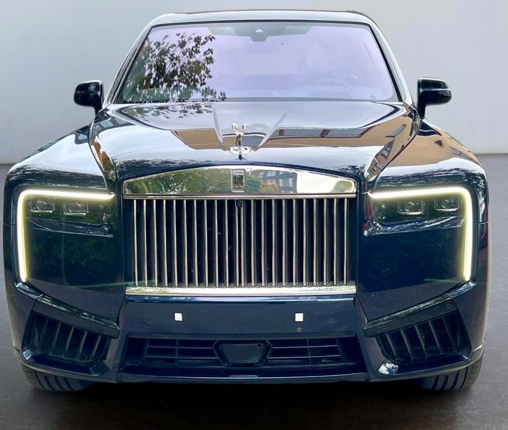 Rolls-Royce Cullinan -II SILVER BADGE imagem 2