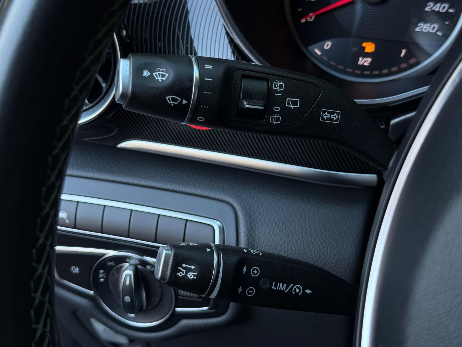 Vehicle illustration Mercedes-Benz V 220 d 9G Long LED+MBUX+DISTR+KAM+SHZ+PARK+7Si