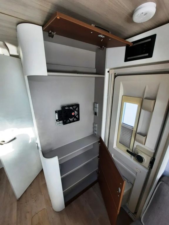 Fahrzeugabbildung HYMER / ERIBA / HYMERCAR Nova 530 Mover, Solar, Combi Heizung
