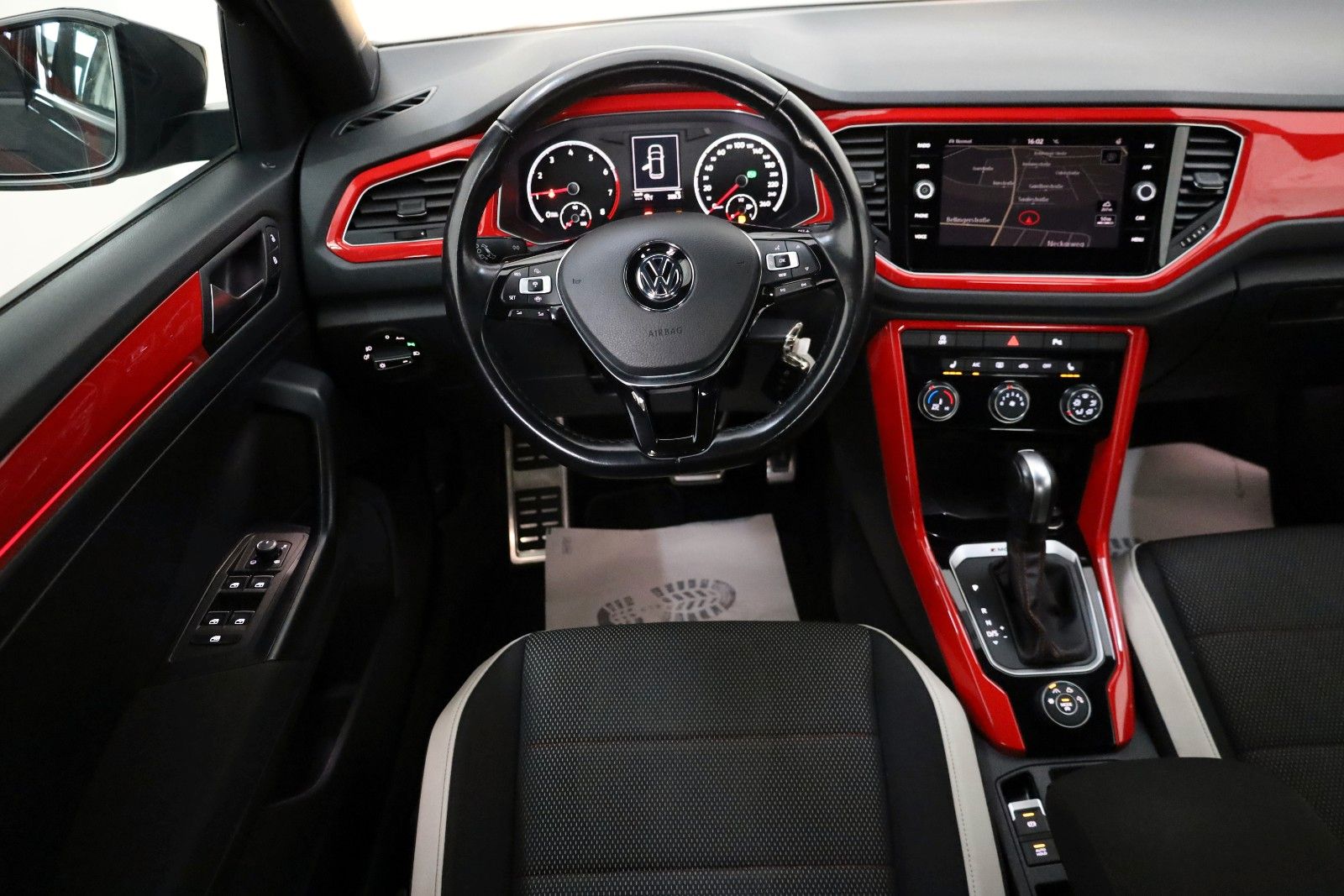 Fahrzeugabbildung Volkswagen T-Roc Sport 4M Navi,ACC,SH,PDC,Apple CarPlay,+WR
