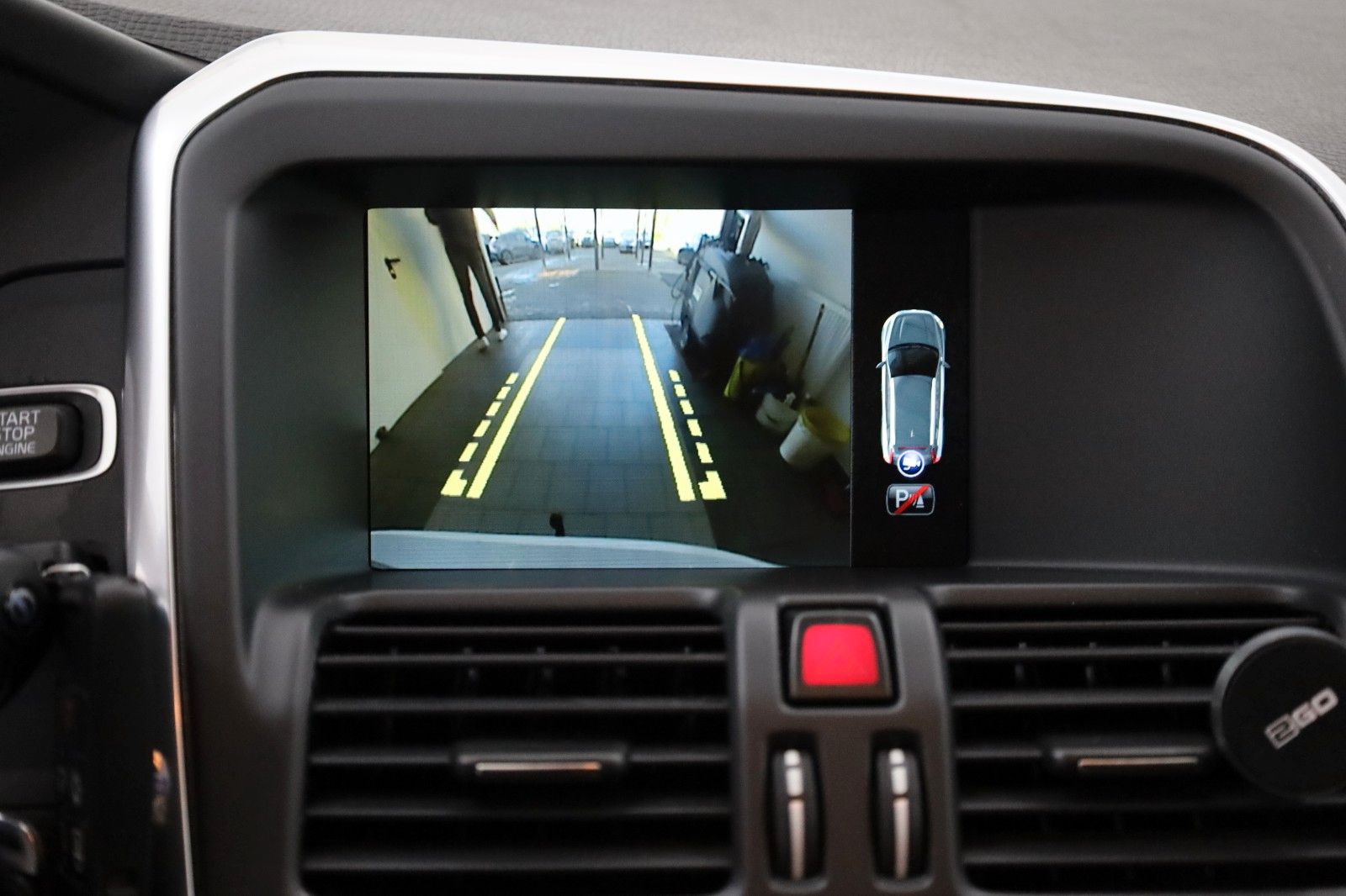 Fahrzeugabbildung Volvo XC60 D5 Momentum AWD Navi,Xenon,Kamera,SH,PDC