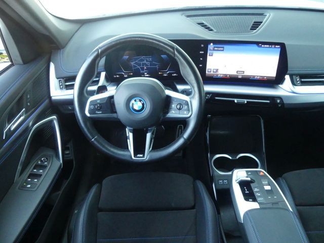 BMW iX1 xDrive30 M Sportp. Parkass°beh.M-MFLK°18" foto 15