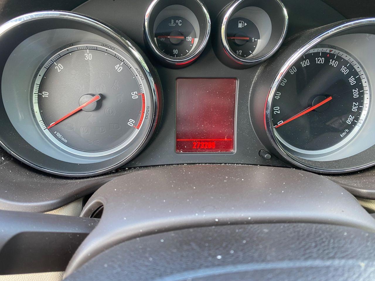 Opel Insignia 2010 — photo 12