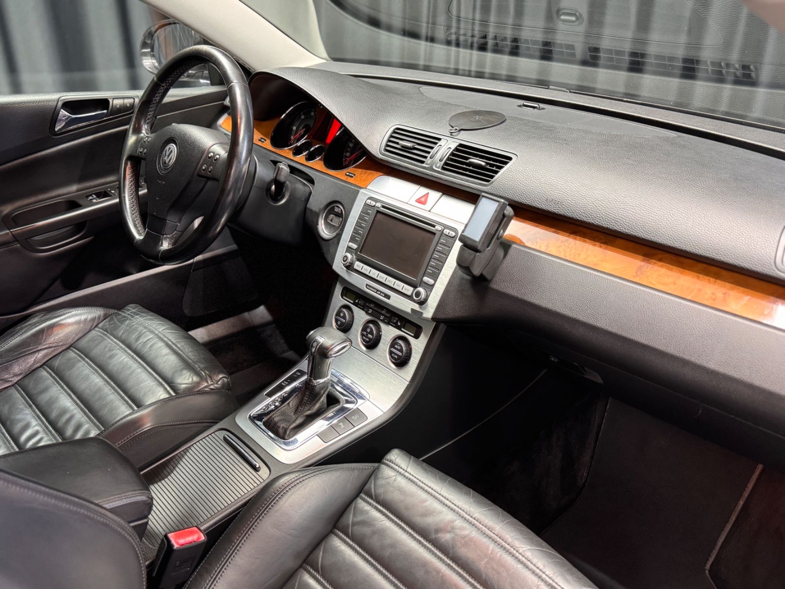 Fahrzeugabbildung Volkswagen Passat Variant Highline|DSG|NAVI|LEDER|TÜV 12/25