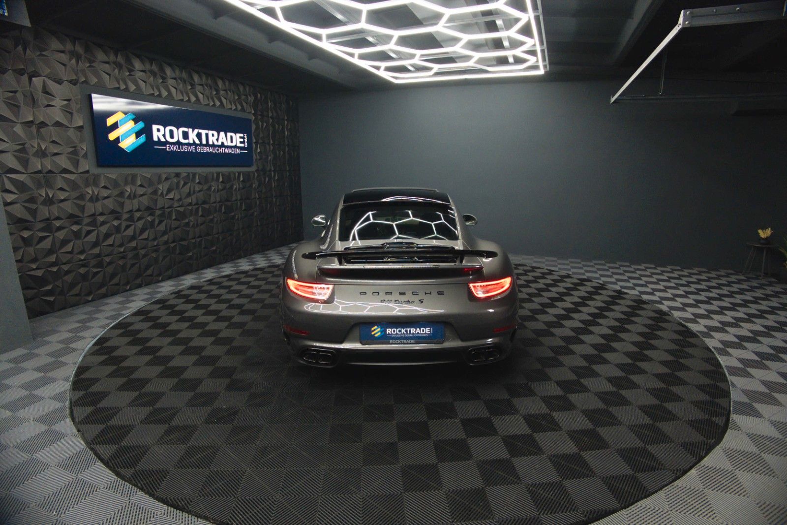 Fahrzeugabbildung Porsche 991 911 Turbo S Coupe Chrono+ | Ceramic | Carbon