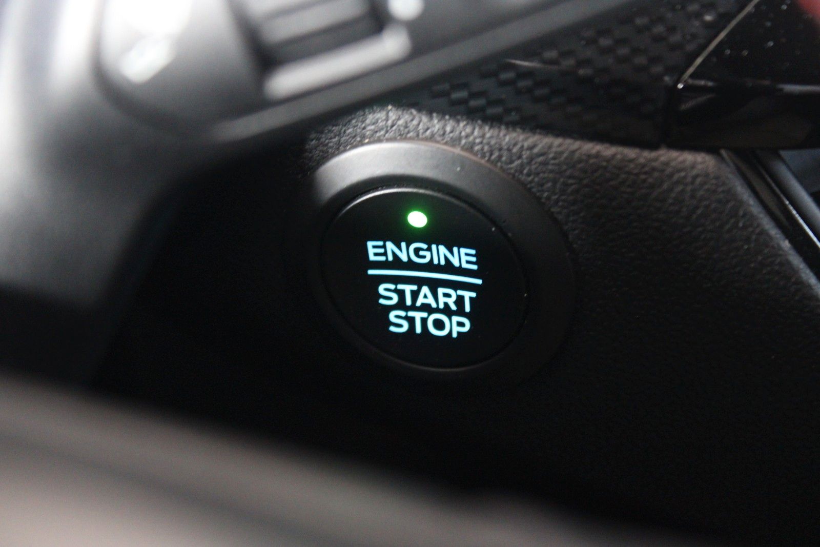 Fahrzeugabbildung Ford Kuga PHEV ST-Line X LED HUD 2xCam ACC WinterPak.