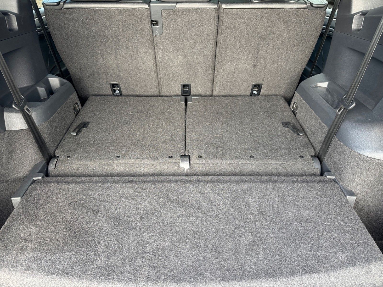 Fahrzeugabbildung Volkswagen Tiguan Allspace 2.0TDI R-Line Highline 4Motion