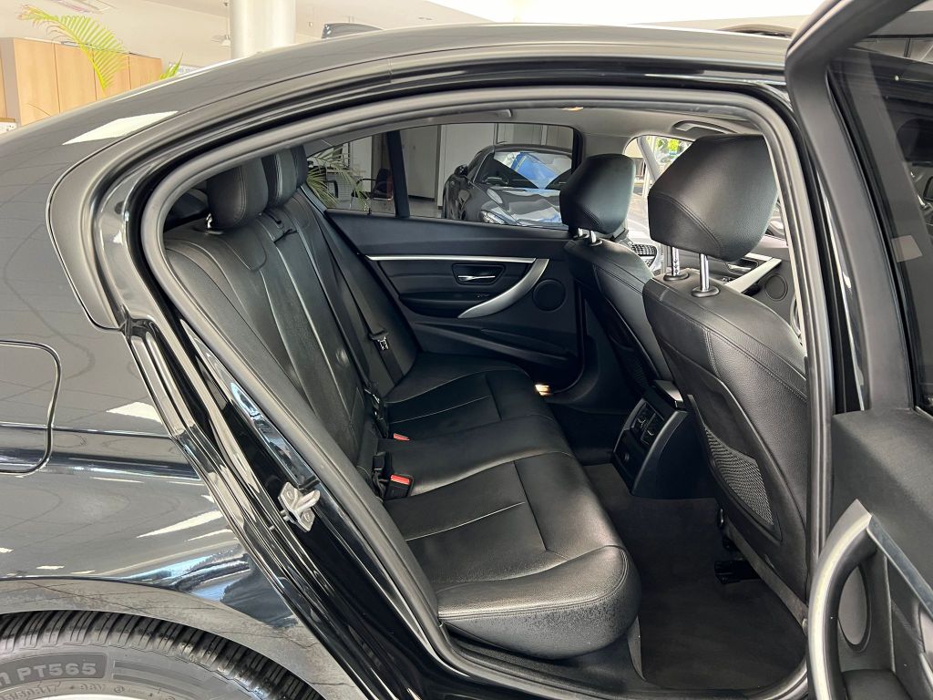 BMW 320 d Sport-Line Schiebedach*HUD*LED*NAVI*PDC*