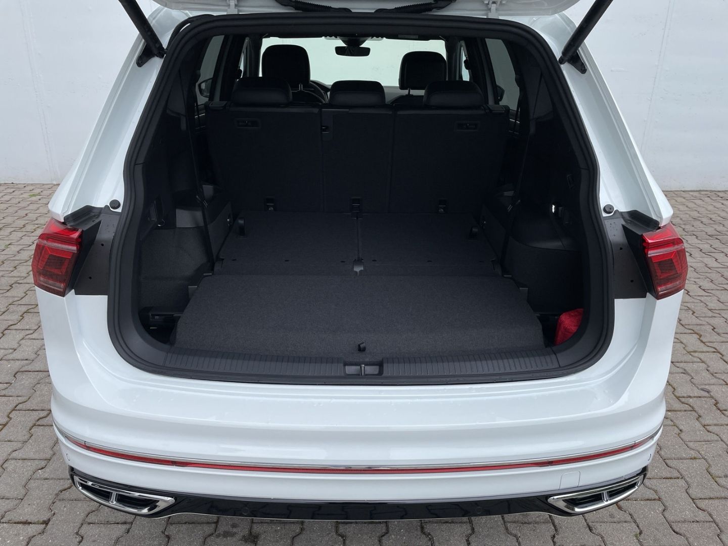 Tiguan Allspace R-Line 2.0TDI 4MOTION AHK/Kamera