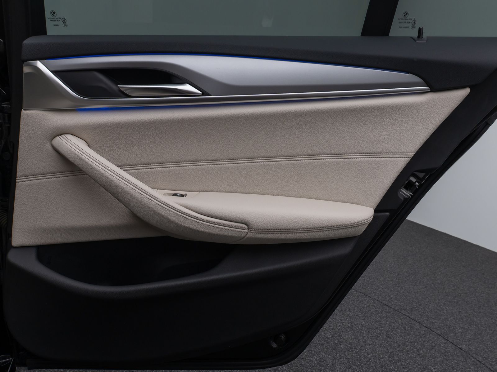 Fahrzeugabbildung BMW 530d  Panorama Kamera Laser HUD DAB HiFi Komfort