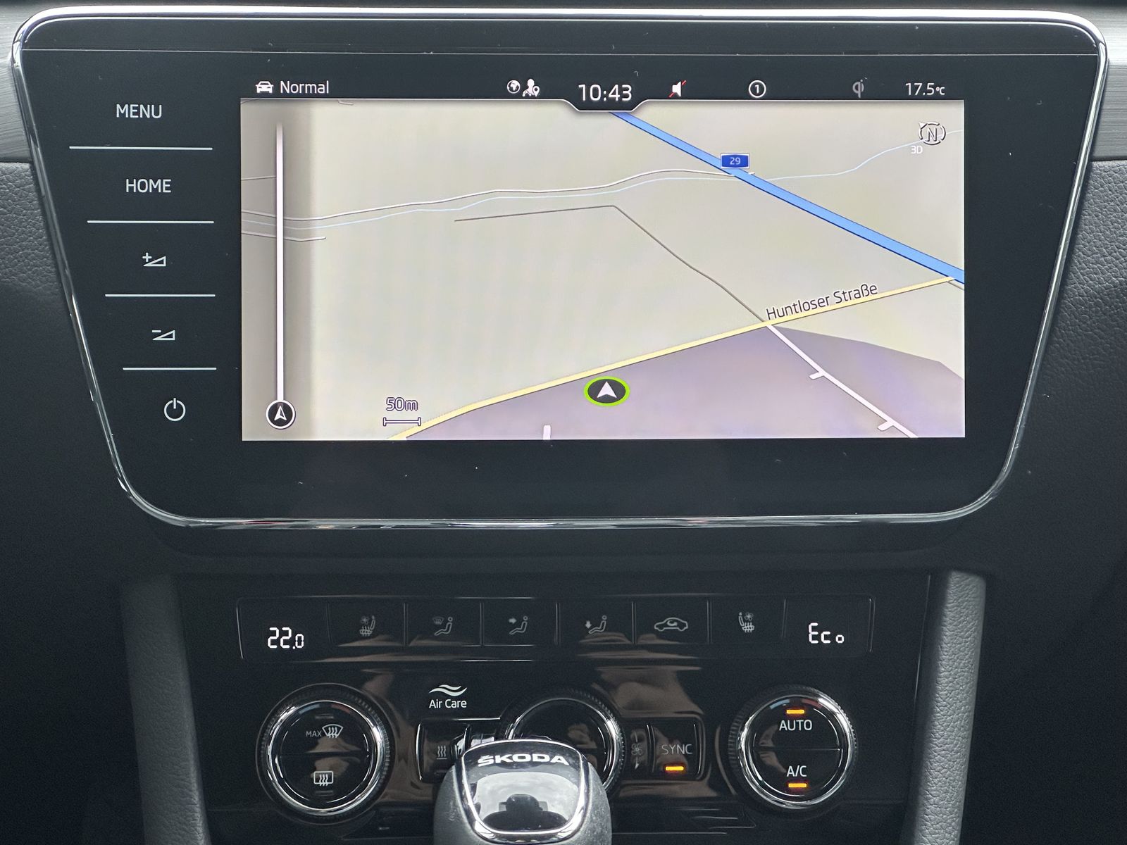 Fahrzeugabbildung SKODA Superb Combi 1.4 TSI iV Style DSG NAV+LED+ACC+VC