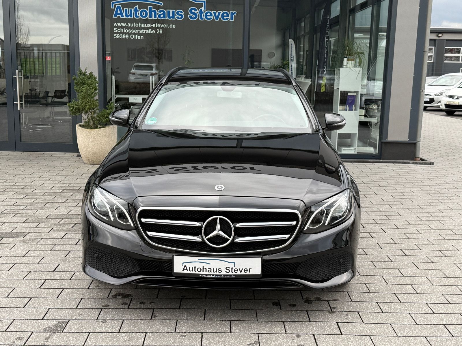 Fahrzeugabbildung Mercedes-Benz E 200 T Avantgarde NAVI KLIMAAUTO CAM LED SITZH.